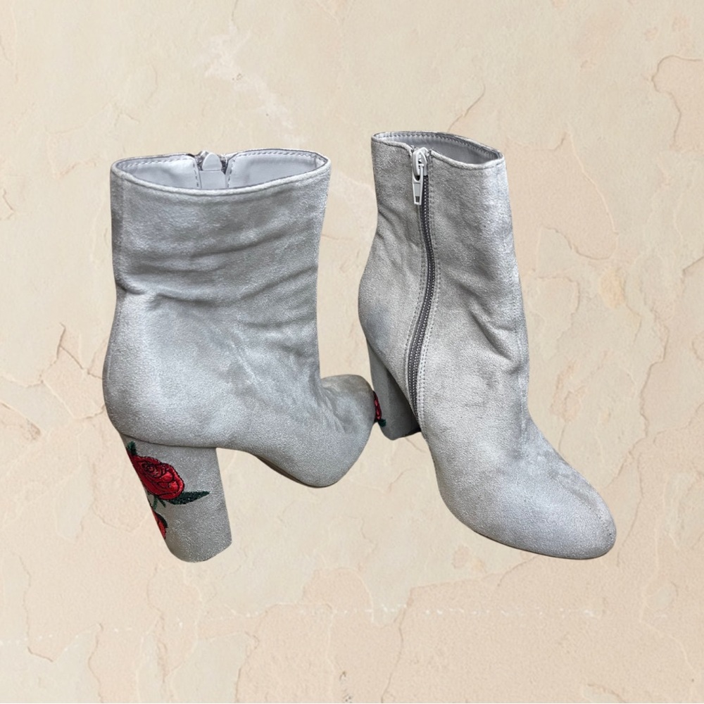 Wild Diva - Grey Velvet Calf Boots With Embroidered Roses
